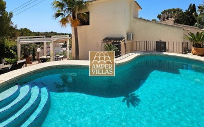 Preciosa y encantadora villa con privacidad y buenas vistas.